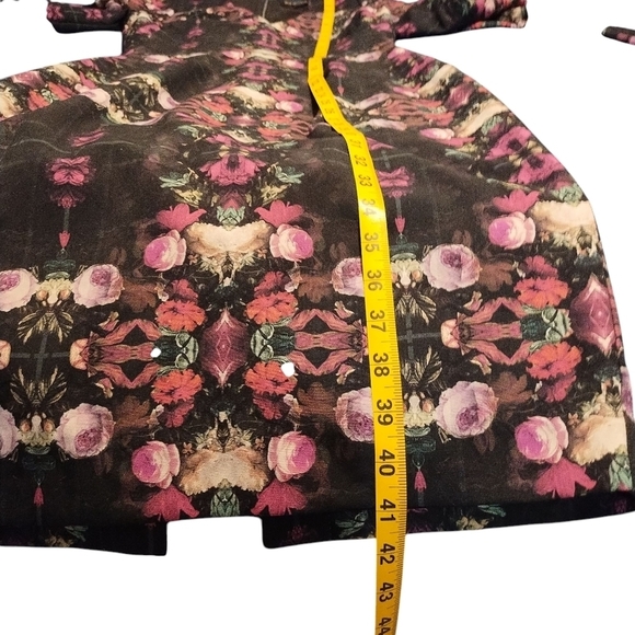 Black Halo Black and Pink Plunge Neck Sheath Dress - Picture 12 of 14